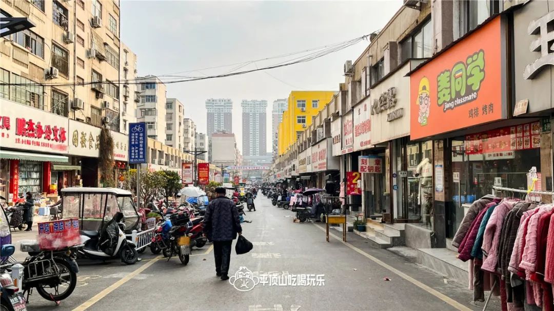 平顶山40年历史老市场现状,万种商品都是批发价,5毛钱找回童年回忆.