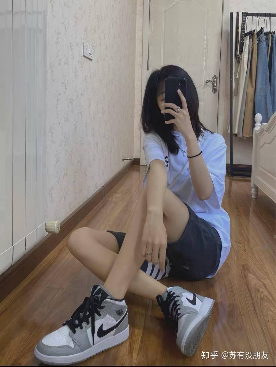 aj1体育画报莆田纯原 为什么女生穿aj比男生要好看很多?