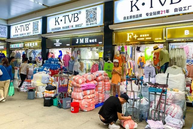 广州哪里做奢侈品高仿服装 “广州高仿奢侈品服装批发市场”