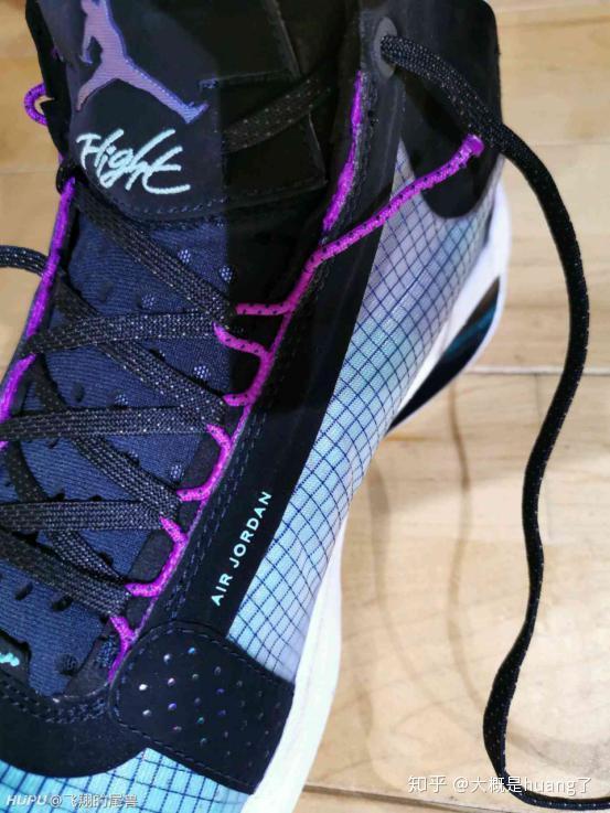 25发售),但是居然有不少的球友们鞋带头断裂.