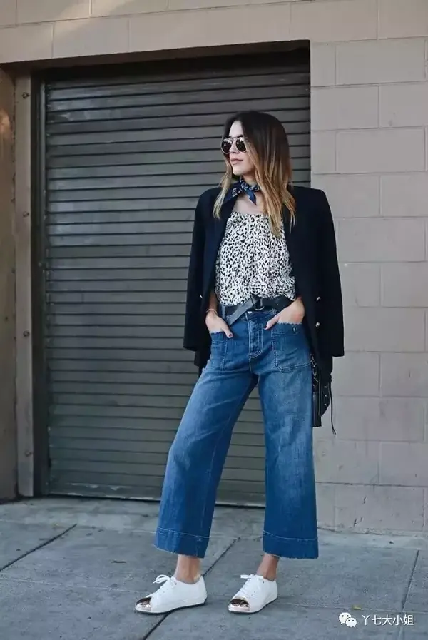 阔腿牛仔裤 运动鞋