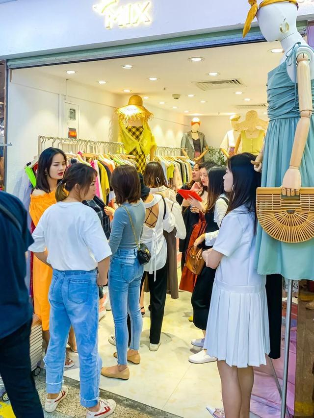 分析:广州高仿奢侈品服装批发（广州高仿奢侈品服装批发市场在哪里）-第1张图片-潮百科