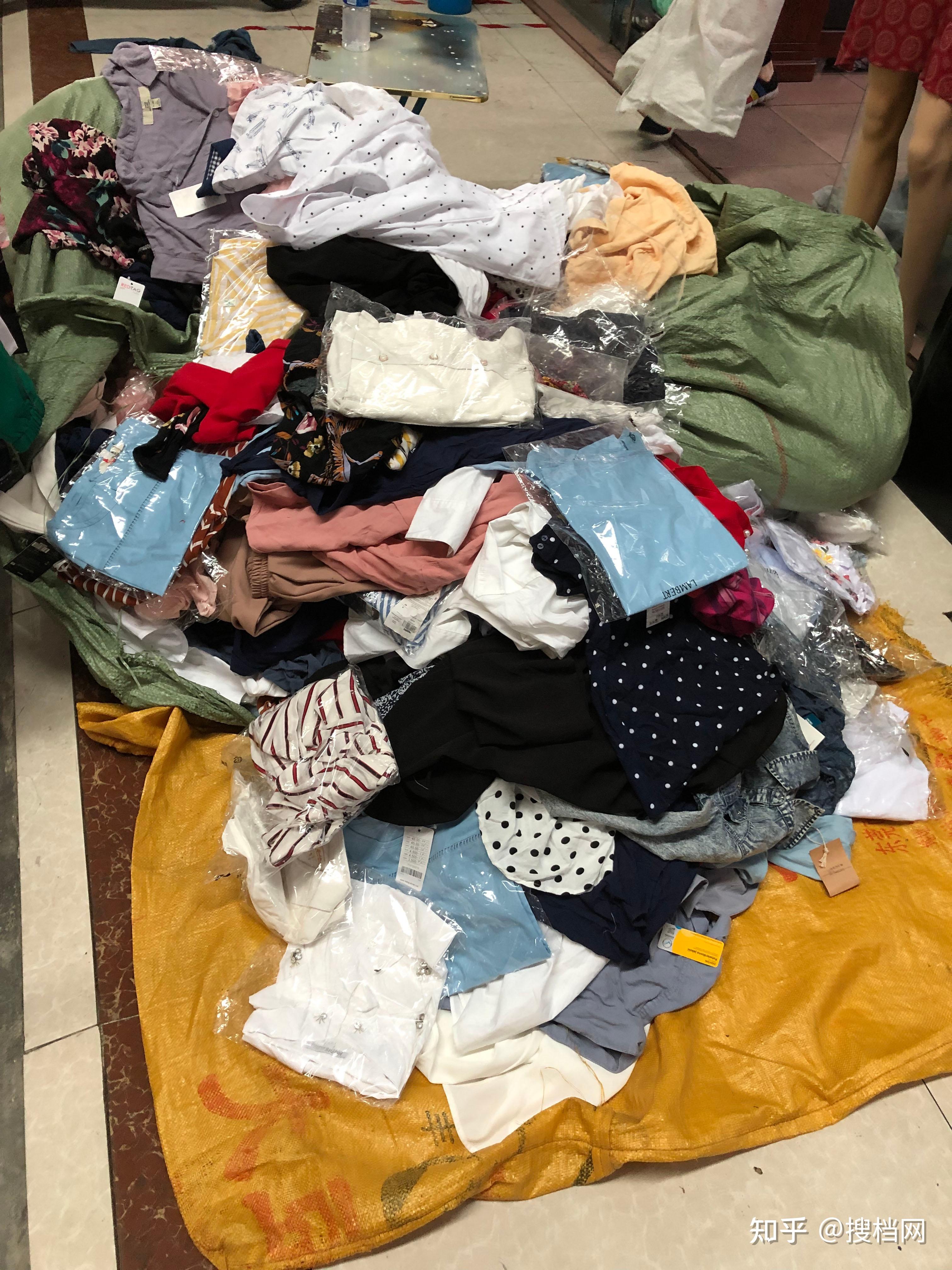 名牌衣服高仿集散地(高仿品牌的衣服在哪里进货)-第2张图片-鞋城号